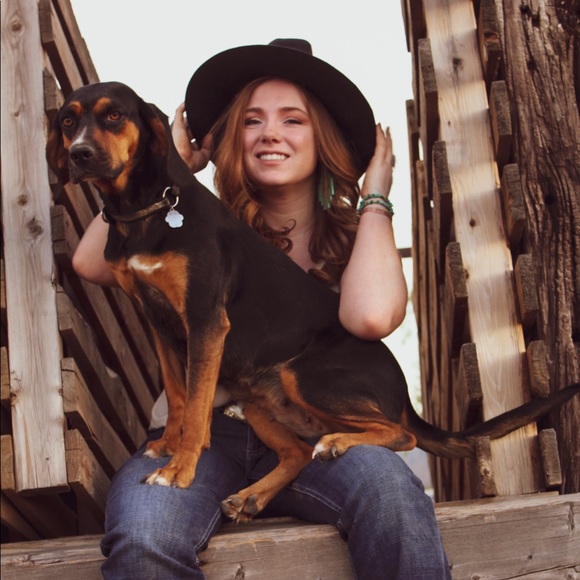 Meet your Posher, Dakotta - Picture 1 of 1